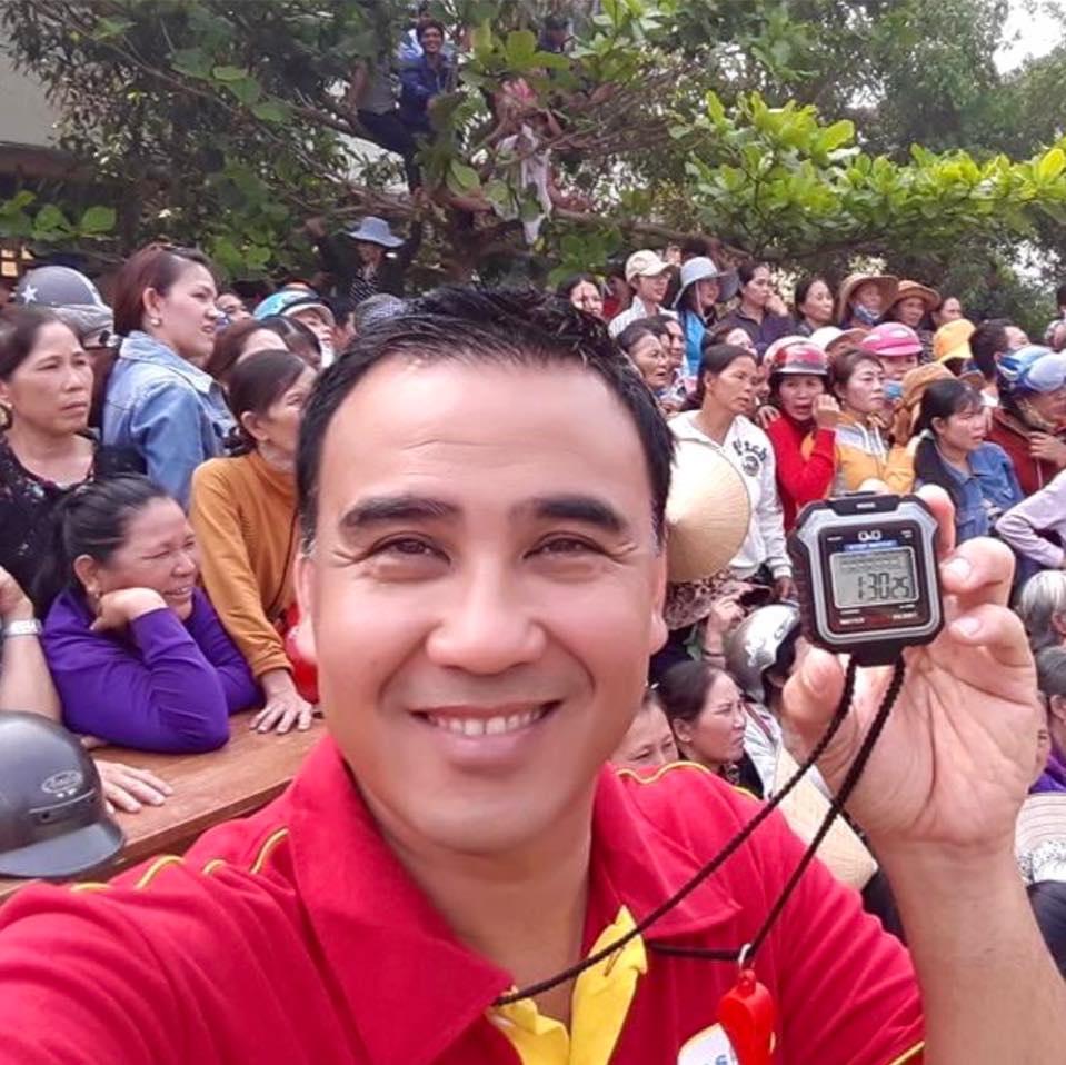 MC Quyền Linh hỏa tốc ra miền Trung cứu trợ, có mạnh thường quân chuyển thẳng 1,4 tỷ đồng-2