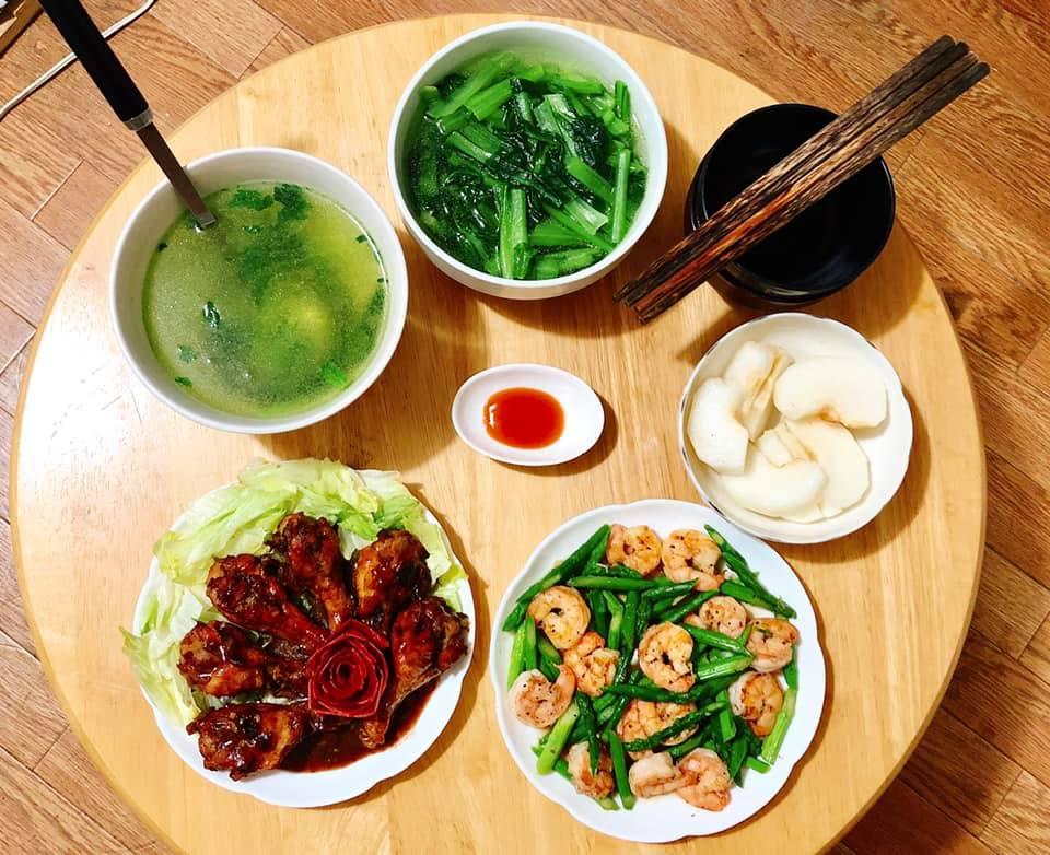 Mâm cơm gia đình ấm cúng, ngon hết nấc đầy món Việt của người vợ 9X tại Nhật Bản-5