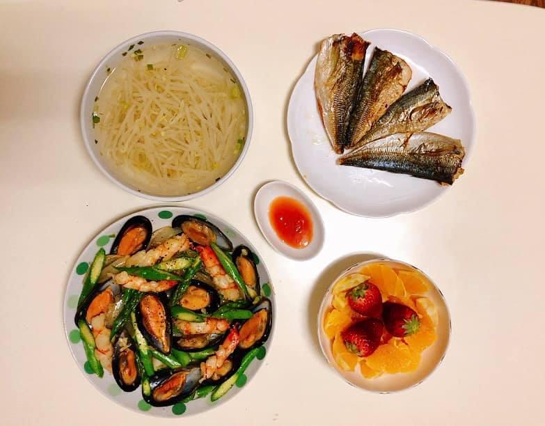 Mâm cơm gia đình ấm cúng, ngon hết nấc đầy món Việt của người vợ 9X tại Nhật Bản-6