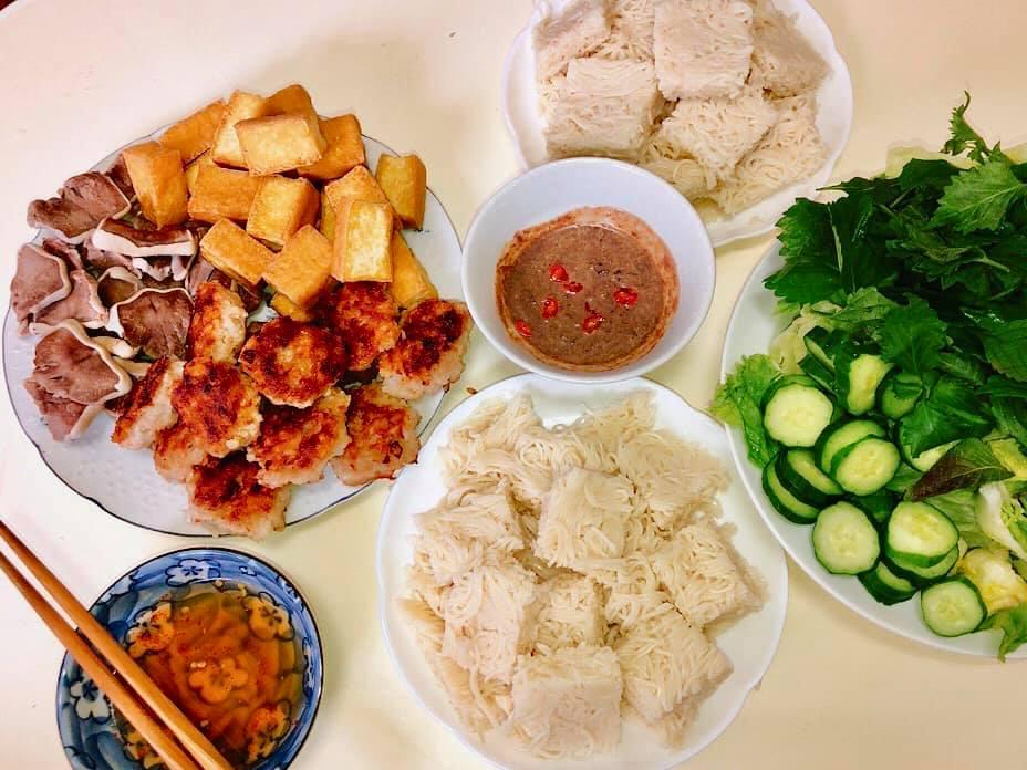 Mâm cơm gia đình ấm cúng, ngon hết nấc đầy món Việt của người vợ 9X tại Nhật Bản-12