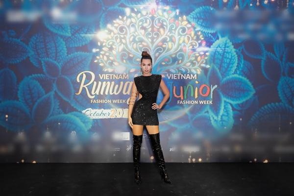 THẢM ĐỎ: Lệ Quyên tái xuất sau tin đồn ly hôn-8