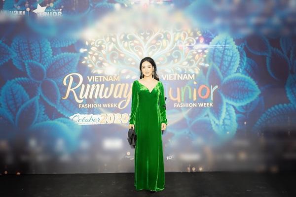 THẢM ĐỎ: Lệ Quyên tái xuất sau tin đồn ly hôn-5