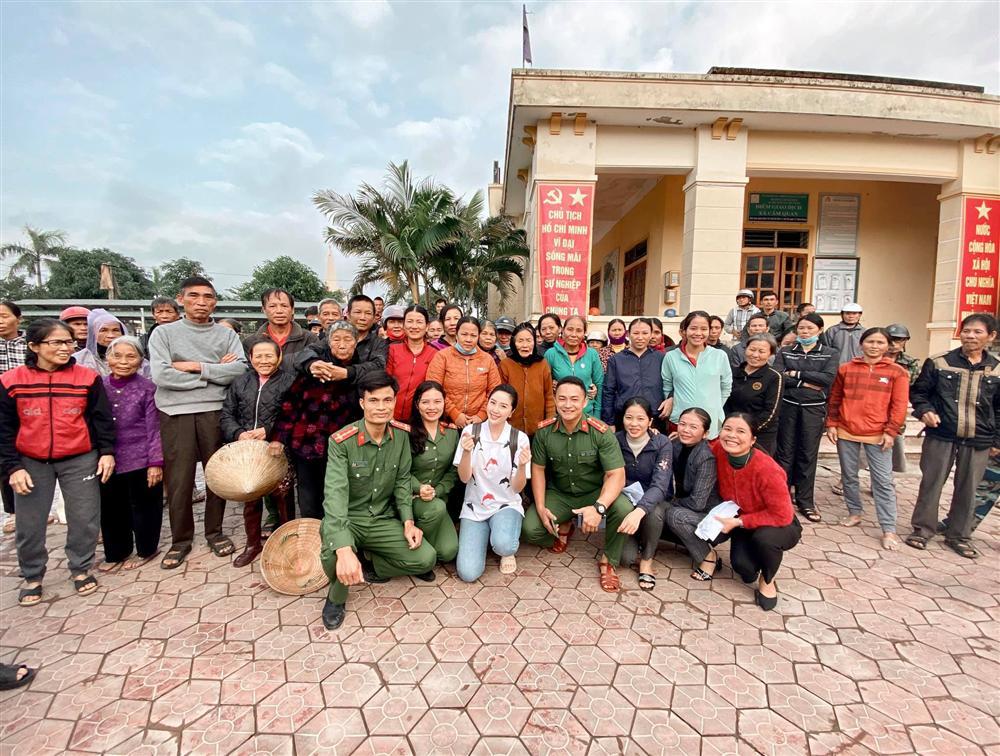 Đại gia Phan Lĩnh lần đầu xuất hiện cùng Bảo Thy sau 1 năm kết hôn-2