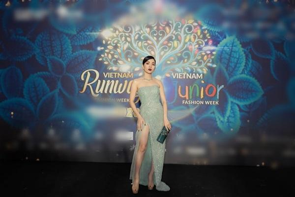 THẢM ĐỎ: Lệ Quyên tái xuất sau tin đồn ly hôn-2