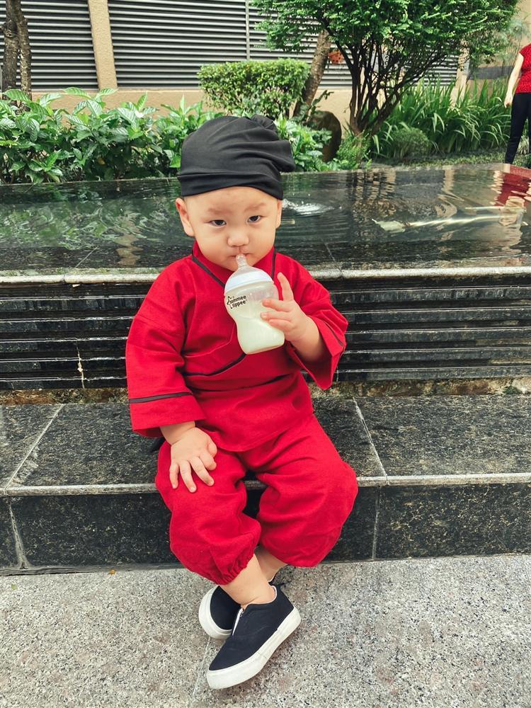 Trà My Idol hoá trang Halloween cho 2 quý tử nhìn cưng muốn xỉu lên xỉu xuống-5