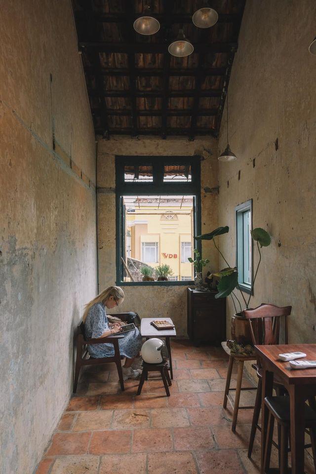 Quy định khắt khe của quán cà phê có ô cửa sổ hot nhất Sài Gòn-9