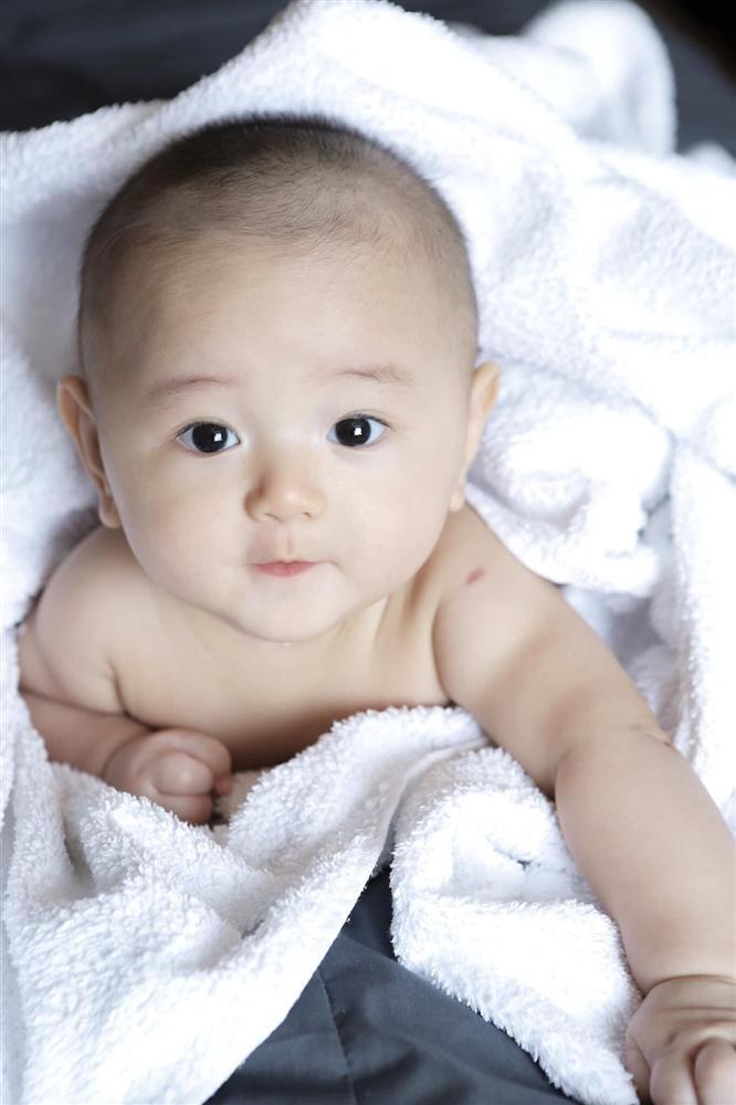 Trà My Idol hoá trang Halloween cho 2 quý tử nhìn cưng muốn xỉu lên xỉu xuống-10