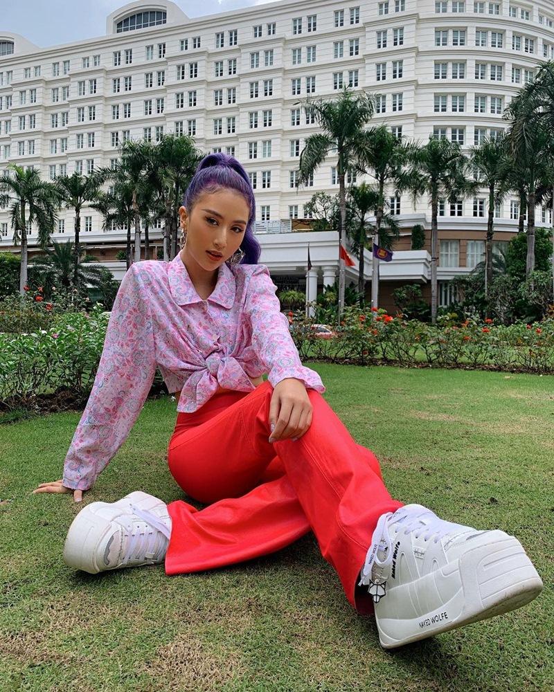 Phương Ly tối giản vẫn xinh như Idol Hàn - Tú Hảo táo bạo bàn tay hư-4