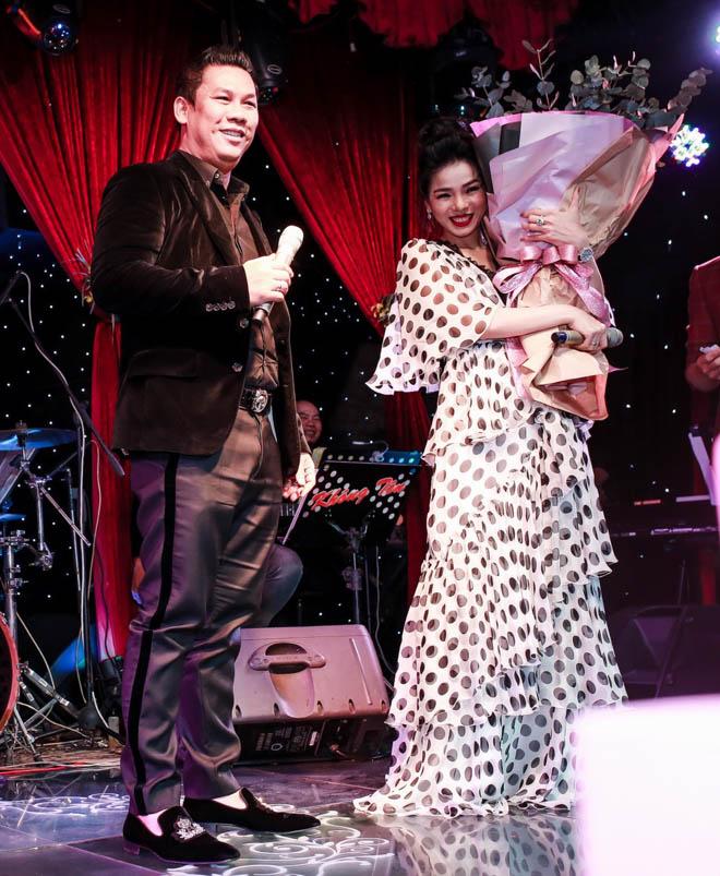 Nụ hôn cuối cùng trước chốn đông người của Lệ Quyên và chồng trước khi ly hôn-4