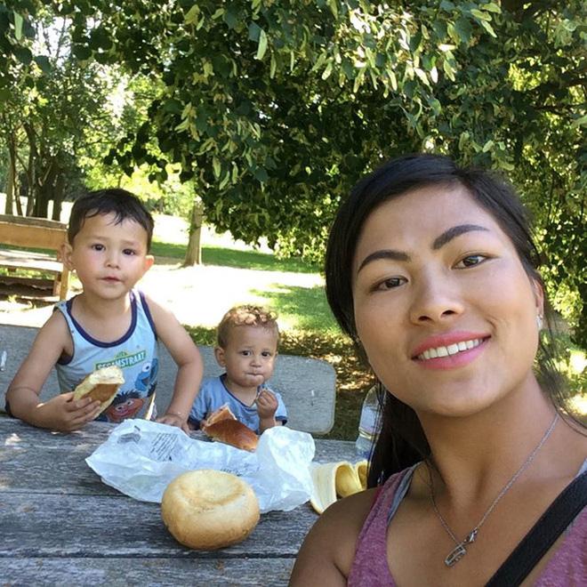 Hé lộ thêm thông tin tình mới người Mỹ của cô bé HMông sau 1 năm ly hôn chồng Bỉ-7