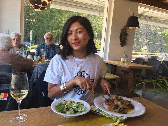 Hé lộ thêm thông tin tình mới người Mỹ của cô bé HMông sau 1 năm ly hôn chồng Bỉ-1