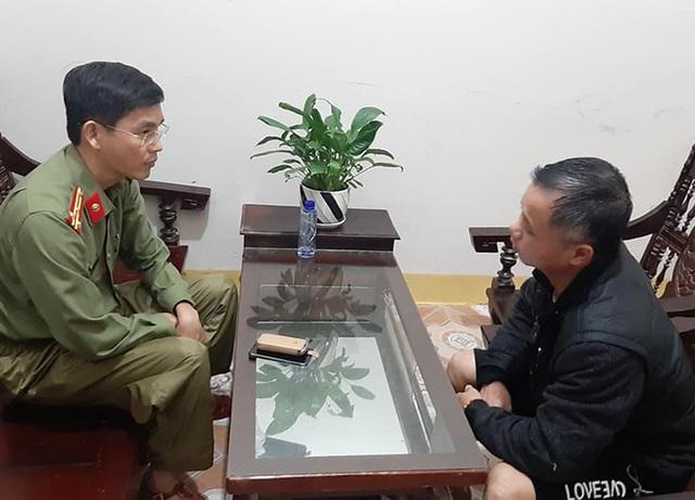 Không mượn được thuyền cứu hộ, điên cuồng chém thủng thuyền xả giận-1