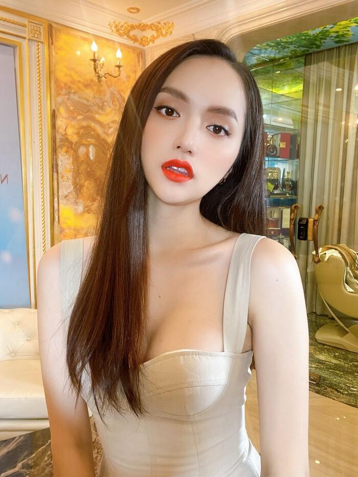 Trước khi bị ghét nhất Vbiz, Hương Giang từng gây tranh cãi vì kiểu tạo dáng ngông nghênh-2