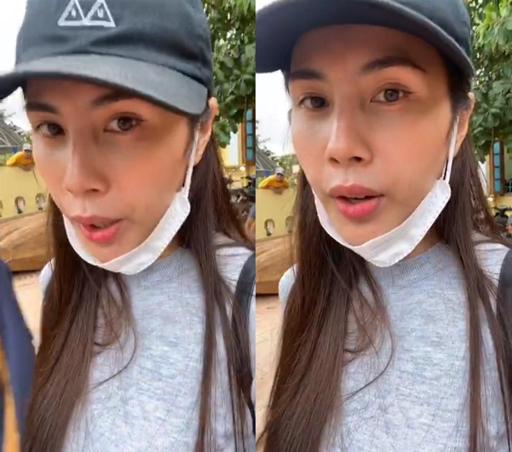 Thủy Tiên ngừng hỗ trợ khi thấy người đến nhận tiền tay đeo vàng lúc lỉu-4