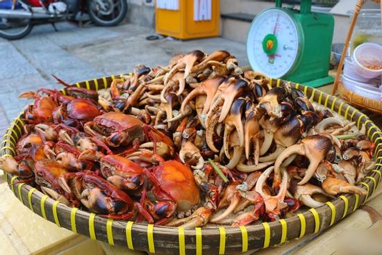 Mâm cua đồng miền Tây có gì mà bao người Sài Gòn chen chân thưởng thức?