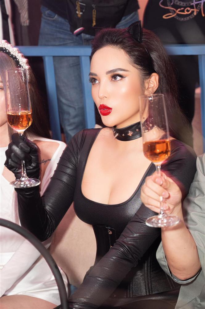 Nhóm bạn Chi Pu, Kỳ Duyên chiếm spotlight Halloween: Hoàng Ku chơi lớn mặc váy hóa công chúa-13