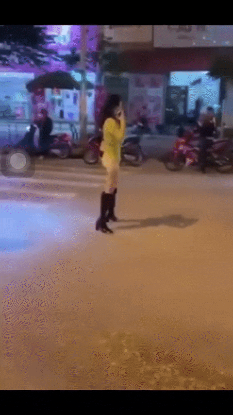 Bị bắt gặp chở gái, anh chồng đổ tội cho Halloween mượn người hóa trang làm bồ cho vui-5