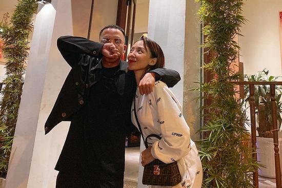 Ảnh tình tứ hiếm hoi của Tóc Tiên - Hoàng Touliver sau 8 tháng chung nhà