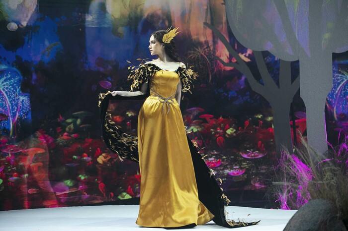 Mặc scandal là Hoa hậu bị ghét nhất showbiz, Hương Giang vẫn làm vedette show thời trang-2