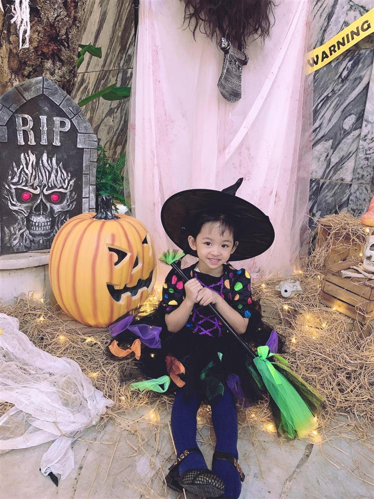 Á hậu Trà My - Thanh Tú và 2 ông chồng đại gia chơi Halloween quá lớn-3