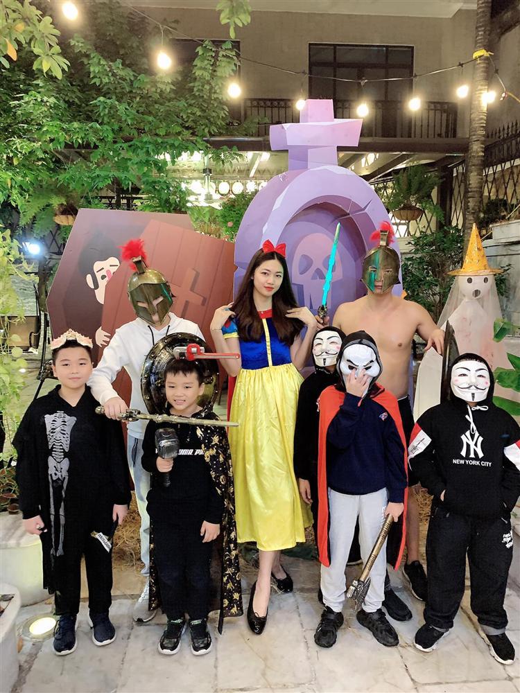 Á hậu Trà My - Thanh Tú và 2 ông chồng đại gia chơi Halloween quá lớn-4