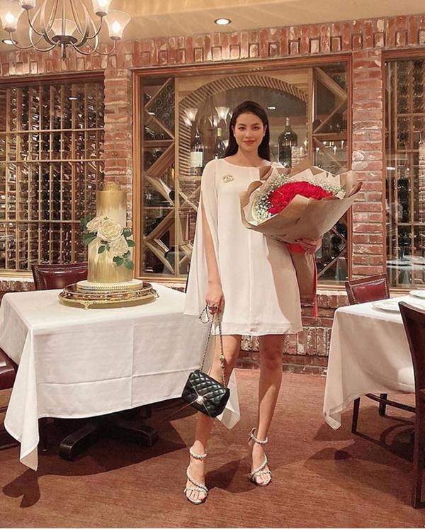 Phạm Hương bị chê dáng thô khi hóa trang thành siêu nhân dịp Halloween-9