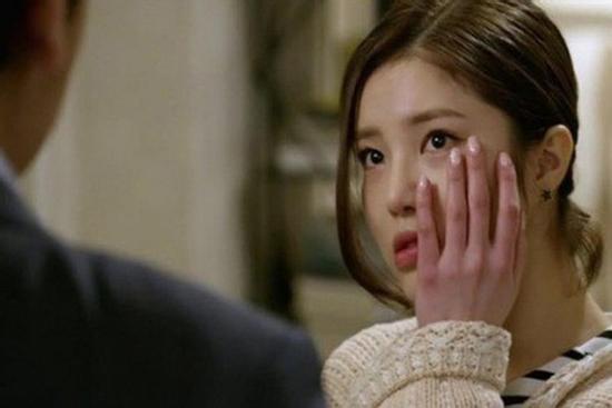 Đến nhà chơi nhưng bị chồng tương lai tát nảy đom đóm mắt, cô gái có màn trả lễ thu hút đến 14 nghìn like