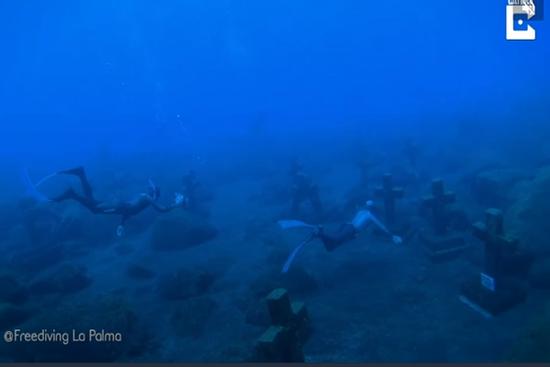 Nghĩa trang dưới đáy biển