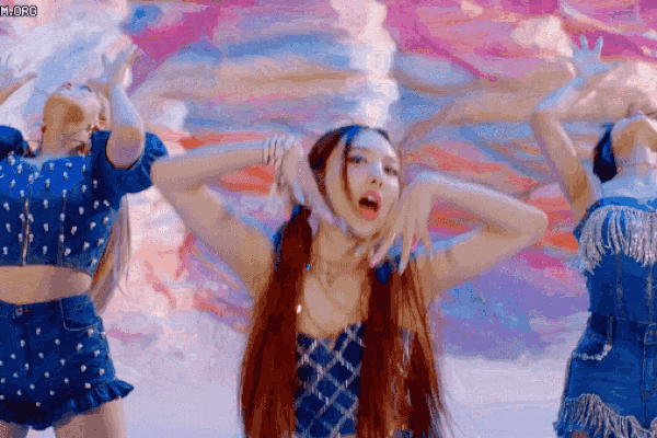 TWICE bỏ live trên sân khấu encore, netizens khịa đúng là tài năng có hạn-5