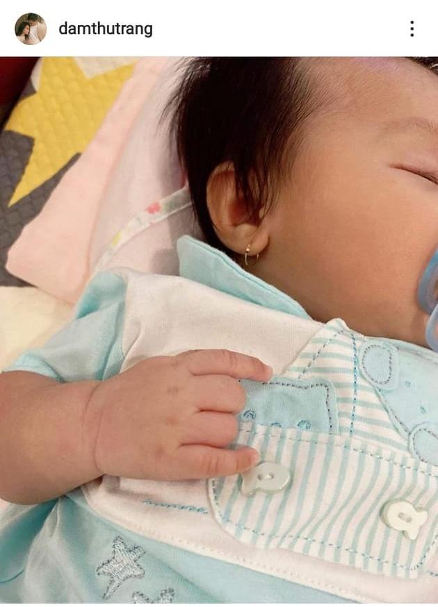 Lần hiếm hoi Đàm Thu Trang để lộ gương mặt con gái-1