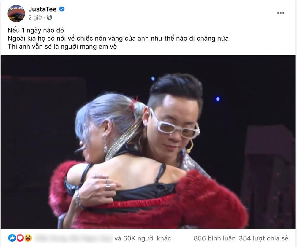 JustaTee bị cà khịa cá con sợ vợ khi chúc mừng Tlinh bằng ngón tay giả trân-1