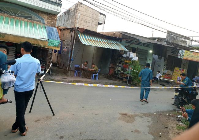 Người đàn ông tử vong trong tình trạng khỏa thân, bên cạnh là bạn gái bế con-2