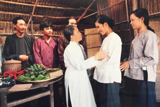 Hồng Ánh, Thanh Bình bàng hoàng nghe tin 'má Hoa' qua đời