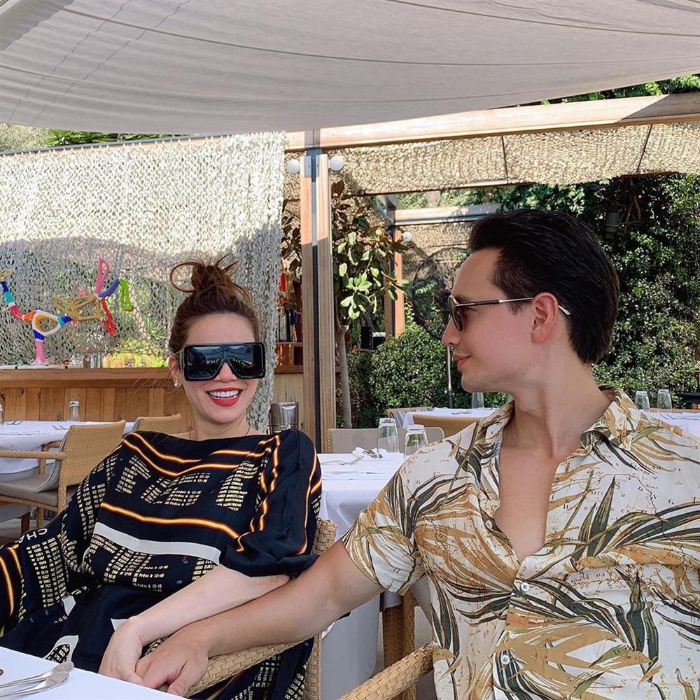 Kim Lý hôn bụng bầu Hồ Ngọc Hà, body nữ chính gây chú ý-4