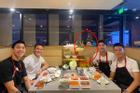 Quang Hải đi ăn nhà hàng, dân tình chỉ quan tâm 'thánh cơ hội' bàn bên