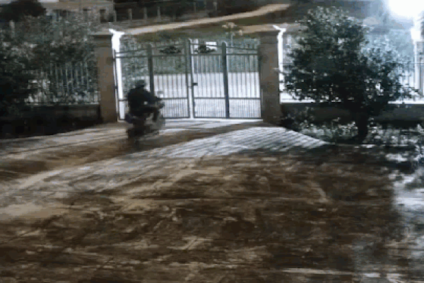 Clip: Bị tóm khi đang trộm điện thoại, thanh niên bình thản: Chị bỏ ra-2