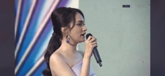 Anti-fan khủng bố sự kiện Hương Giang làm MC, 30 phút mới được lên hình vài giây-4