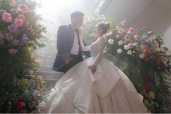 Hé lộ khách mời đám cưới 'streamer giàu nhất Việt Nam' và bạn gái kém 13 tuổi