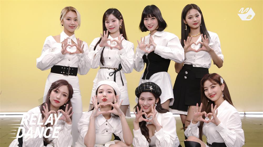Sau 5 năm debut, cuối cùng TWICE cũng thoát kiếp mặc vừa phèn vừa xấu-6