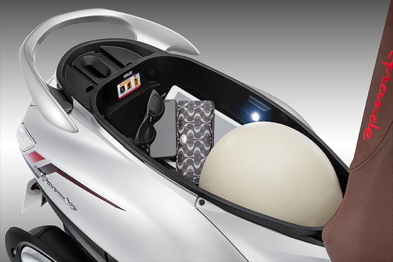 Yamaha Grande chinh phục các cô nàng công sở-3