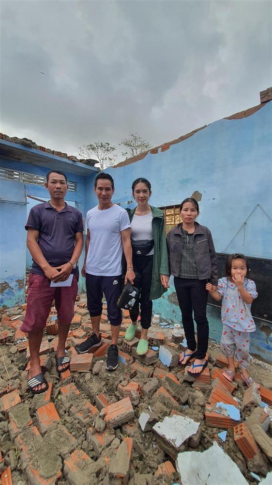 Lý Hải đăng ảnh nhà dân tan hoang sau lũ, anti-fan chê trách vì cười quá tươi-1