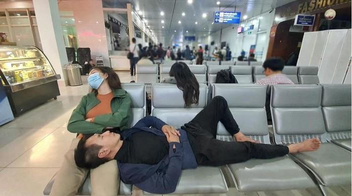 Lý Hải đăng ảnh nhà dân tan hoang sau lũ, anti-fan chê trách vì cười quá tươi-8