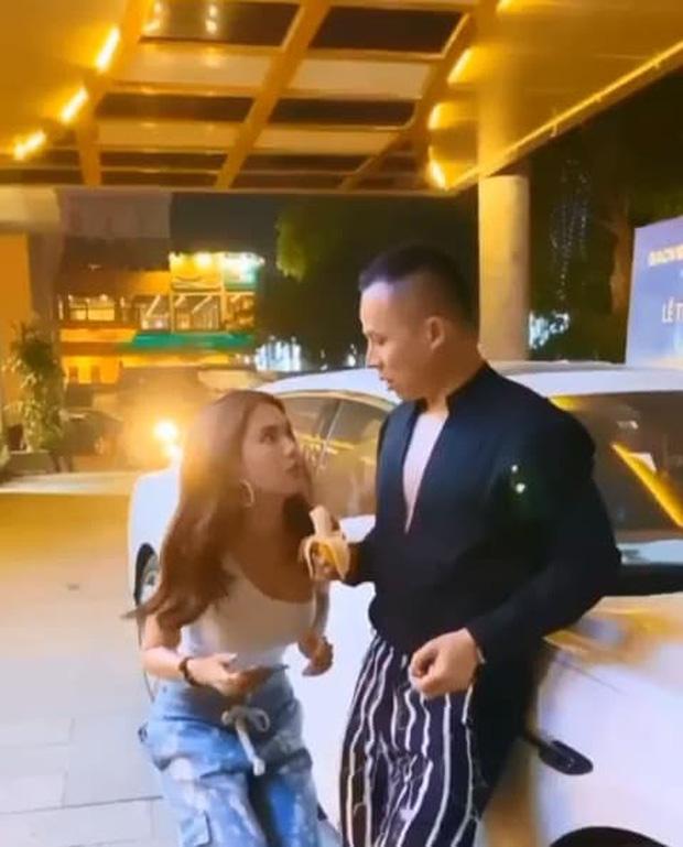 Ngọc Trinh bị netizen phản ứng với clip mặc váy ngắn, ngồi kém duyên nơi công cộng-3