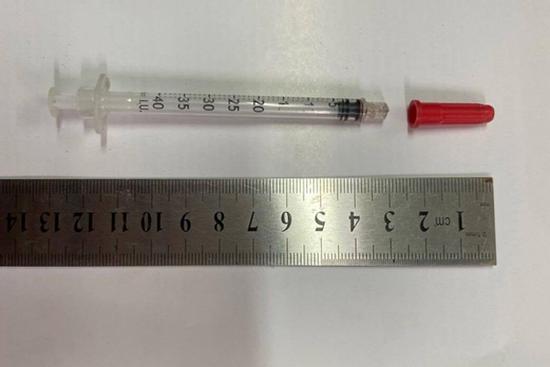 Cướp cầm bơm kim tiêm uy hiếp cô gái ở TP.HCM