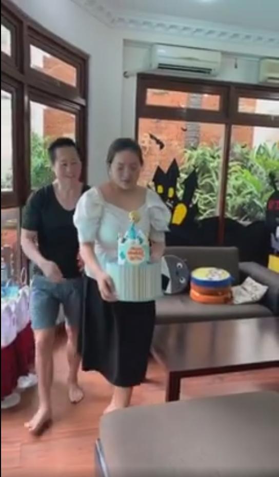 Phan Như Thảo bị mỉa mai như bà với cháu khi xuất hiện bên con gái-2