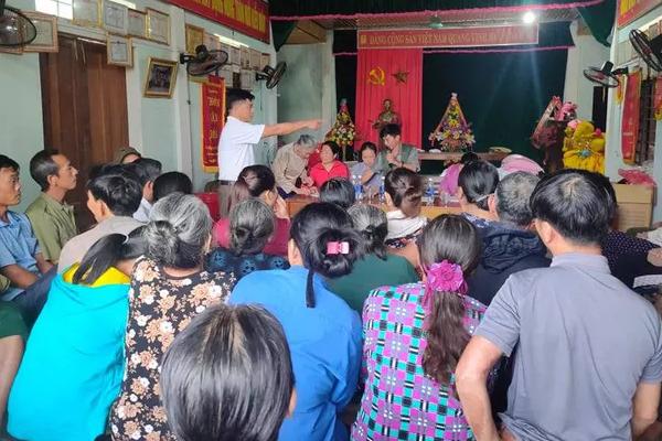 Bị nghi kê thiếu danh sách nhận quà của Thủy Tiên, 1 trưởng thôn bị đánh nhập viện-1