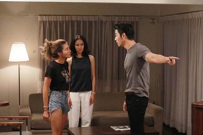 Mẹ đẻ lên thăm con gái bị chị chồng xua ra phòng khách ngủ, nàng dâu nói 1 câu khiến chị ta ê chề-1