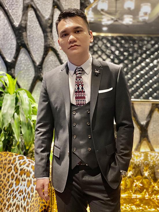 Khắc Việt: Tôi thay tã cho con nhoay nhoáy-2