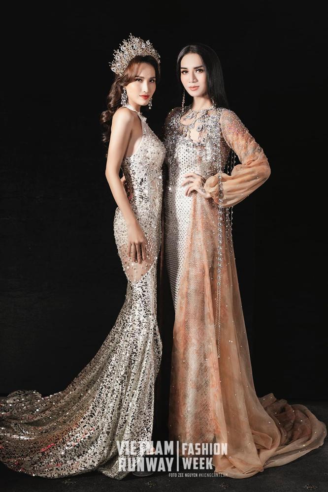 Hóa ra BB Trần quen Hoài Sa từ 15 năm trước: Xưa là 2 thằng bạn, giờ là 2 cô bạn-1