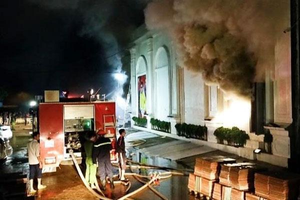 Cháy quán bar ở Vĩnh Phúc, 3 cô gái trẻ tử vong-1